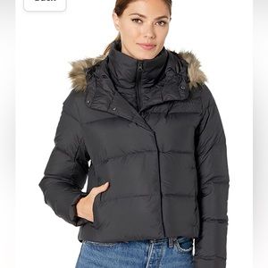 NWT women’s The North Face Delio Short down jacket